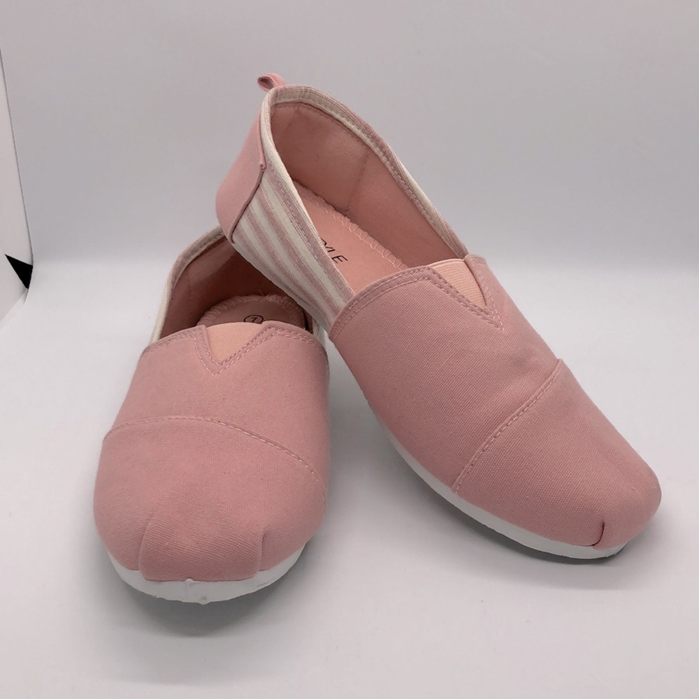 NWOT Pink Casual Flats Size 7